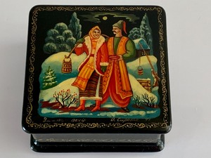 lot 112 image: Petite Lacquer Box