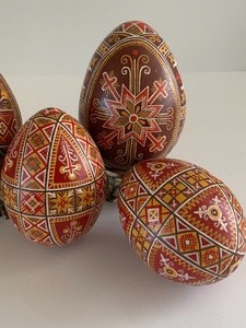 lot 117 image: Four Ukrainian Ceramic Easter Goose Pysanky