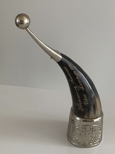 lot 116 image: Decorative Horn