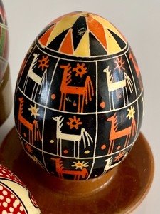lot 322 image: Four Ukrainian Easter Pysanky Easter Eggs