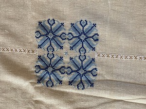 lot 314 image: Table Linen with Four Napkins