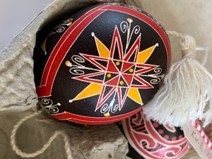 lot 311 image: 10 Ukrainian Easter Eggs in Bright Colors and Patterns