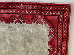 lot 308 image: Lovely Embroidered Linen