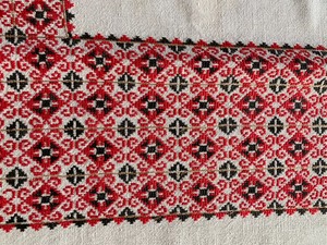 lot 300 image: Ukrainian Table Linen w Embroidered Edge