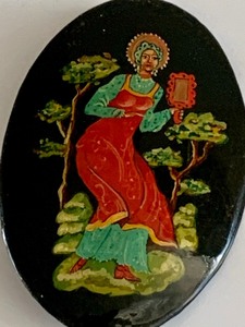 lot 292 image: Hand Painted Brooch