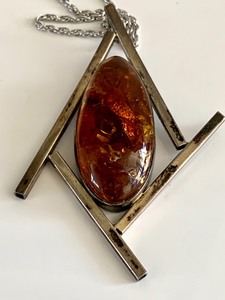 lot 294 image: WoW Unique Artist Created Sterling and Amber Necklace