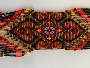 lot 280 image: Gorgeous Beaded Gardon