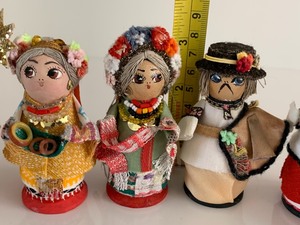 lot 252 image: Small Ukrainian Hutsul Christmas Carolers Figurines