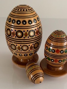 lot 170 image: Ukrainian Wooden Nesting Eggs