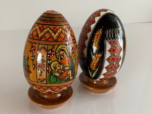 lot 167 image: Two Ukrainian Easter Eggs - Pysanky