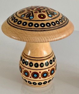 lot 174 image: Three Decorative Rizba Items