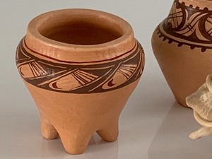 lot 205 image: Small Ukrainian Pots Trypillian by Kobetz (miniatures) and Animal Figurine