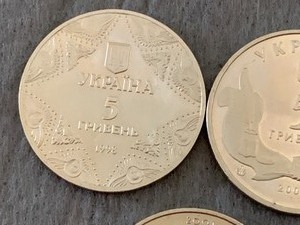 lot 343 image: (5) Ukrainian Five Hryvnia Coins