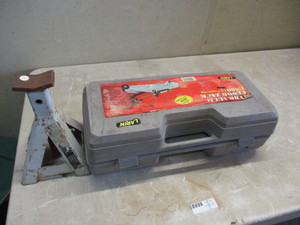 Larin 4000lb Floor Jack and Jack stand