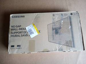 lot 105 image: Samsung No Gap Wall Mount for 65 inch & 55 inch TVs in Black