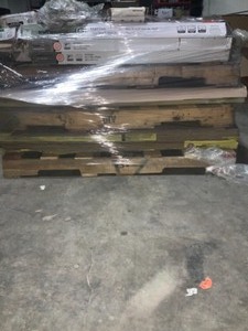 PALLET OF ASSORTED LAMINATE, VINYL AND WOOD FLOORING. VARIOUS TYPES AND CONDITIONS. SEE PICTURES