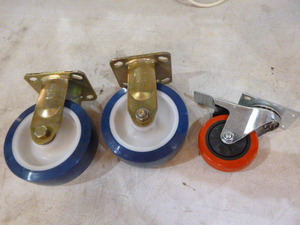 lot 20 image: 3 Casters