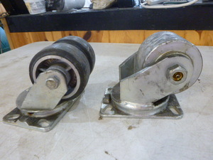 lot 21 image: 2 Casters
