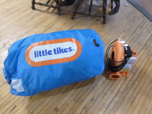 lot 24 image: Little Tikes Bounce House