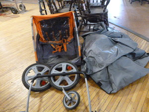 lot 25 image: In Step Bicycle Trailer