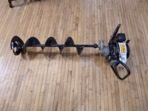 lot 31 image: Jiffy Ice Drill