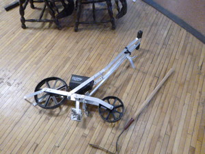 lot 33 image: Earthway Garden Seeder
