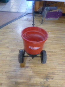 lot 36 image: Earthway Ev-N-Spred
