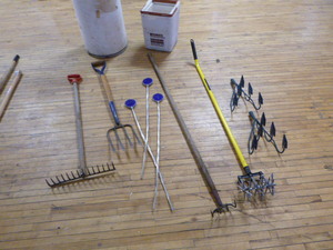 lot 75 image: Garden Tools