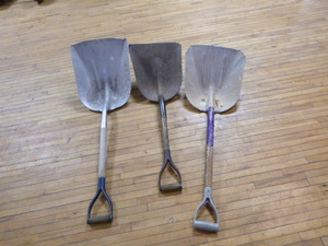 lot 76 image: 3 Shovels