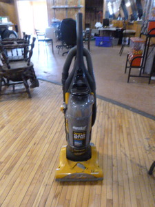 lot 87 image: Eureka Vacuum Cleaner