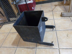 lot 96 image: 3 Point Weight Box