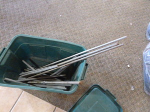lot 97 image: Tote of Threaded Bar