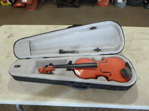 lot 107 image: Violin