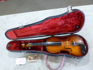 lot 109 image: Lark Violin