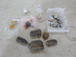 lot 115 image: Crystals and Rocks