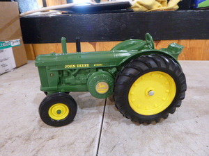 lot 118 image: John Deere Diesel Model R Series II Toy Tractor