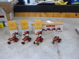 lot 122 image: Ertl International Tractor Collection