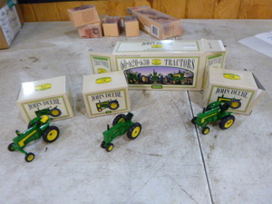 lot 125 image: Ertl 60-620-630 Tracteurs Toy Set