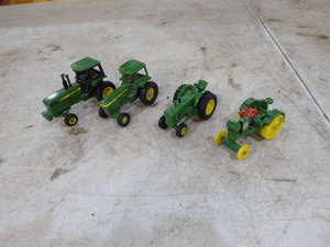 lot 127 image: 4 John Deere Toy Set