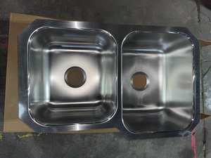 ELKAY Avenue Undermount Stainless Steel 32 in. Offset Double Bowl Kitchen Sink