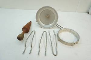 lot 1 image: Vintage kitchen items