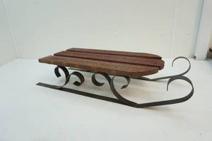 lot 2 image: Wood sled