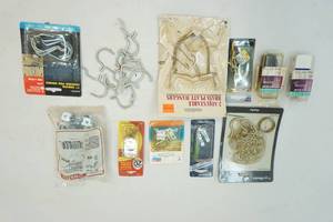 lot 17 image: Varity of hooks, tacks