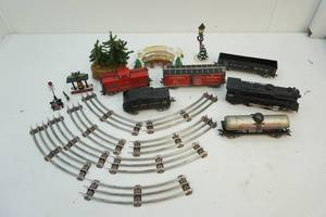 lot 27 image: Train set