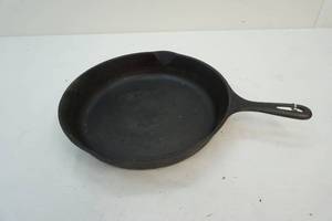 lot 38 image: Skillet