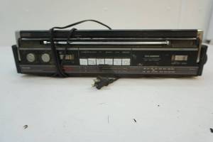 lot 49 image: Radio