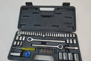 lot 50 image: Socket set