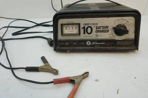 lot 53 image: Battery charger