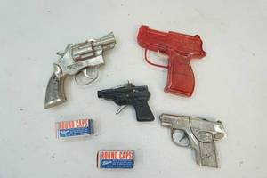 lot 62 image: Cap guns, caps