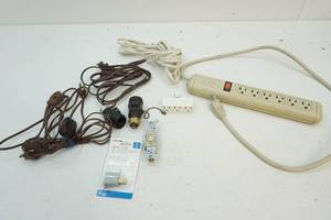 lot 63 image: Extension cords, adapters, power strip
